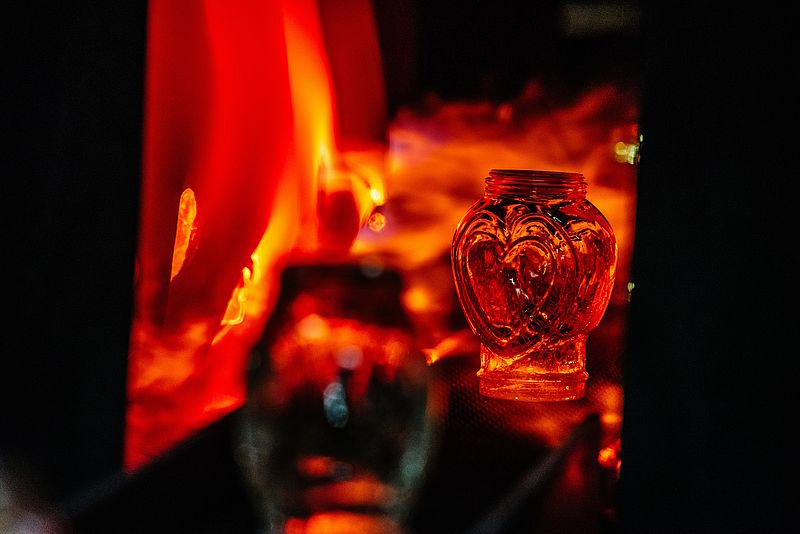 Niemal co drugi szklany lampion do zniczy pochodzi z fabryki Qemetica w Lubuskiem. Które z nich są najpopularniejsze w tym roku?